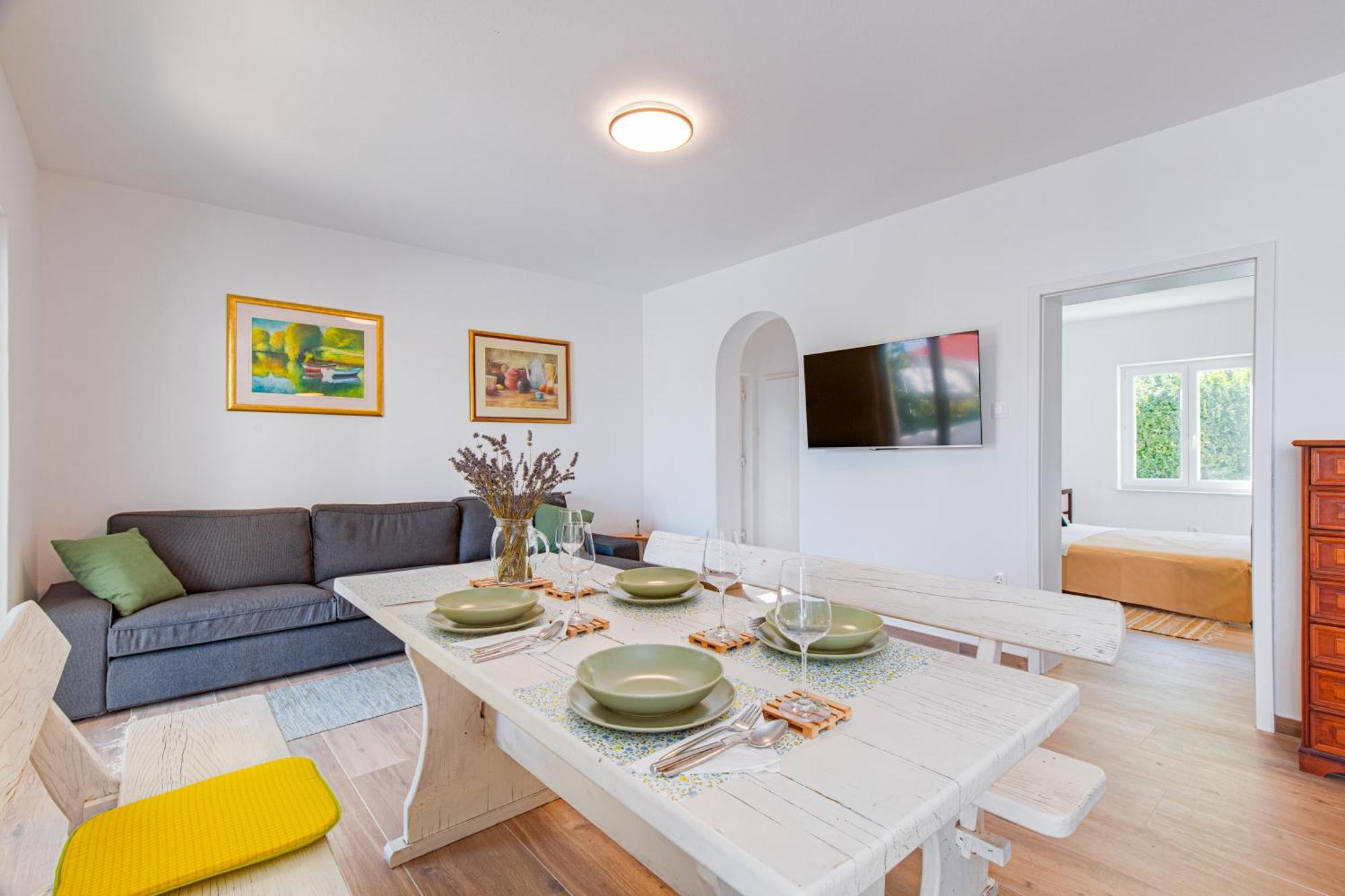 Apartament Cesarica *